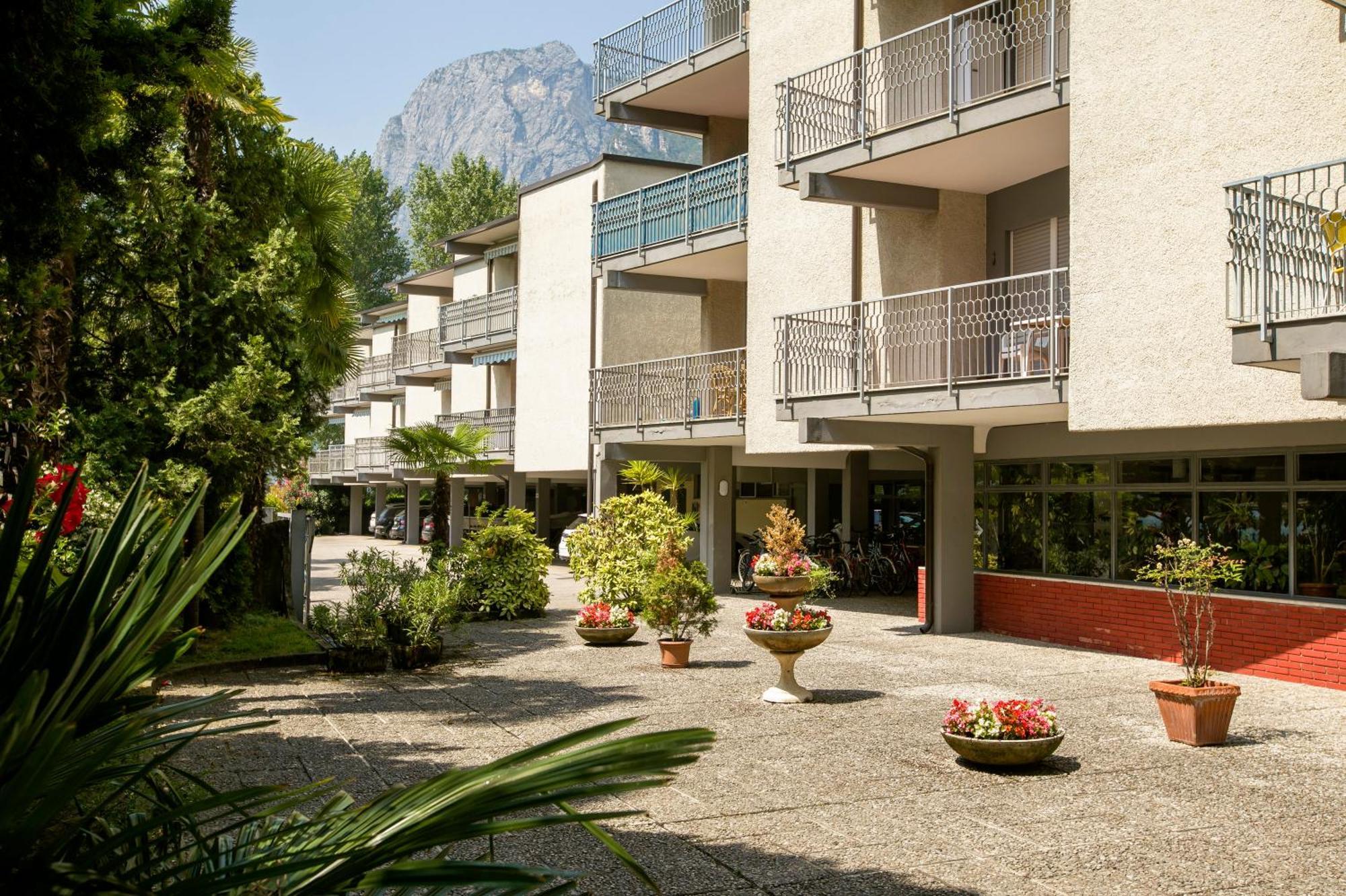 Riva Lago E Spiaggia Apartment 2 - Happy Rentals Exterior photo